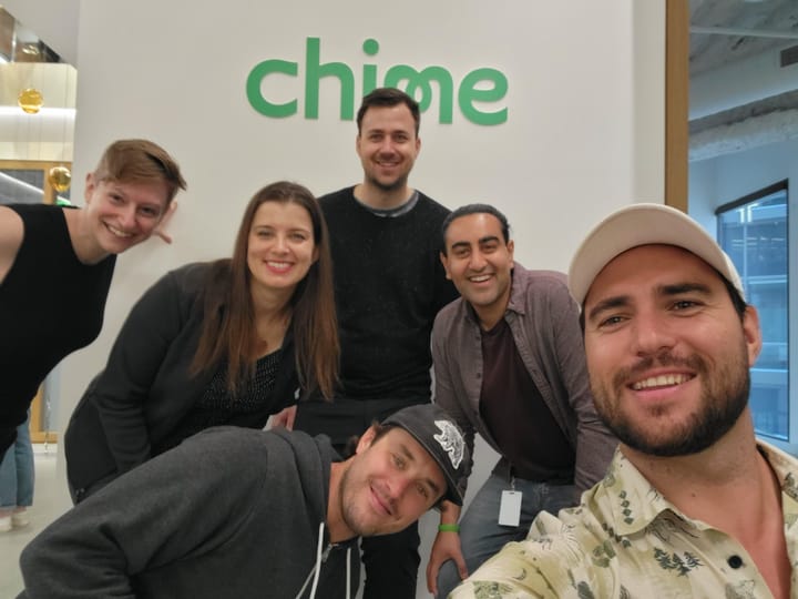 A team of 6 Chime employees taking a selfie during a scavenger hunt.